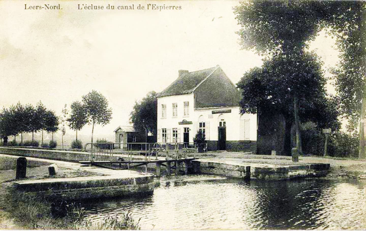 L'écluse du canal de l'Espierre - photo historique